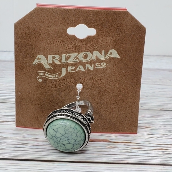 NEW RING SIZE 8 ARIZONA JEANS  GREEN STONE FASHION JEWELRY - Picture 1 of 12